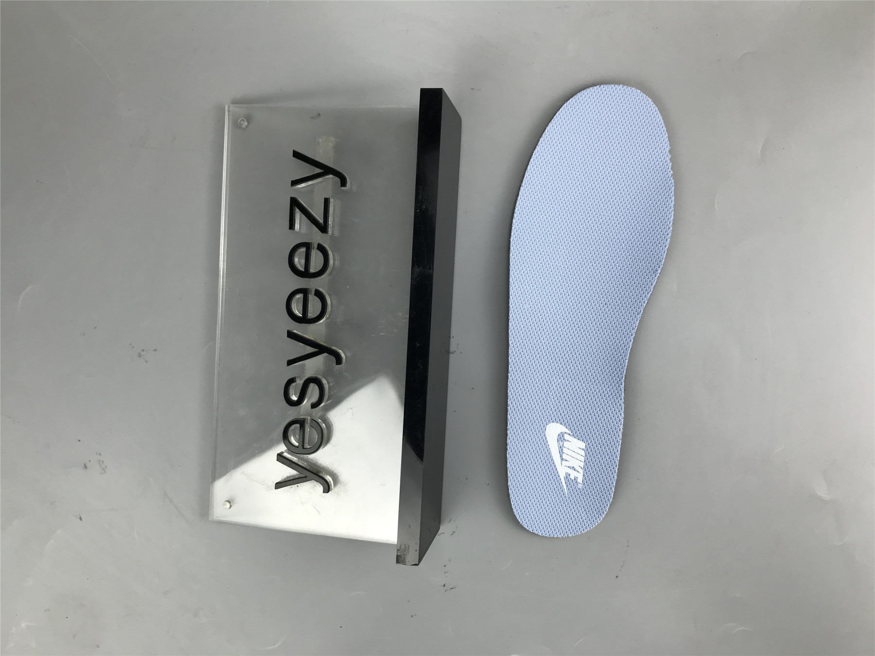 UA NIKE WMNS DUNK HIGH 