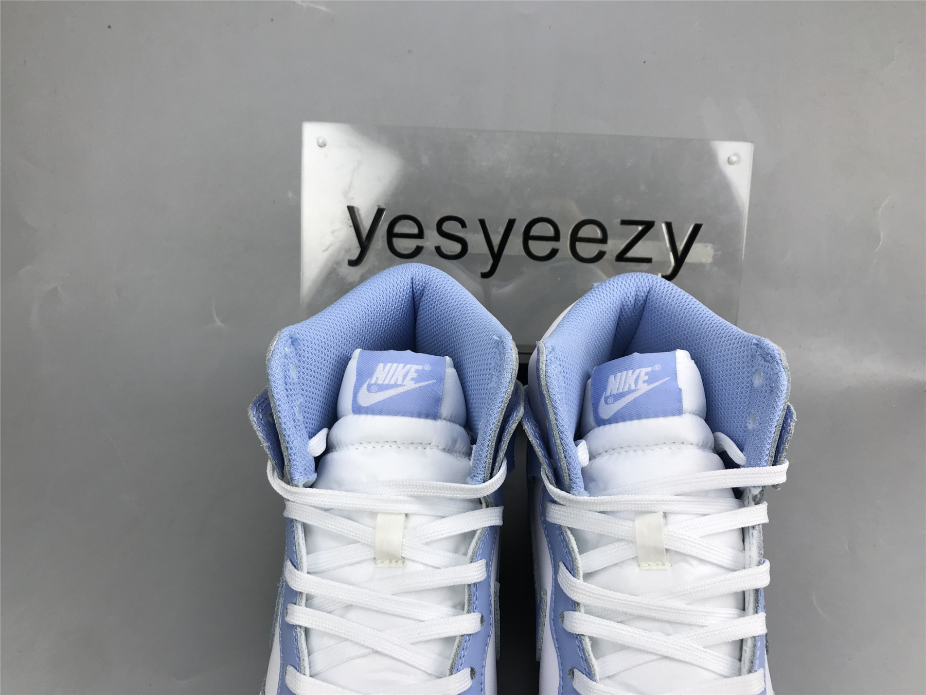 UA NIKE WMNS DUNK HIGH 