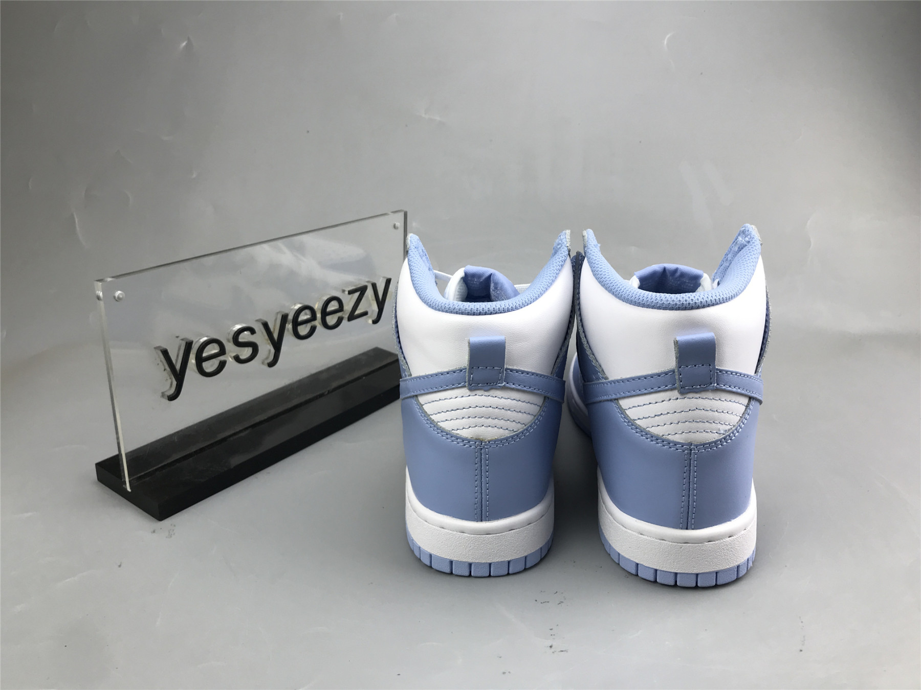 UA NIKE WMNS DUNK HIGH 