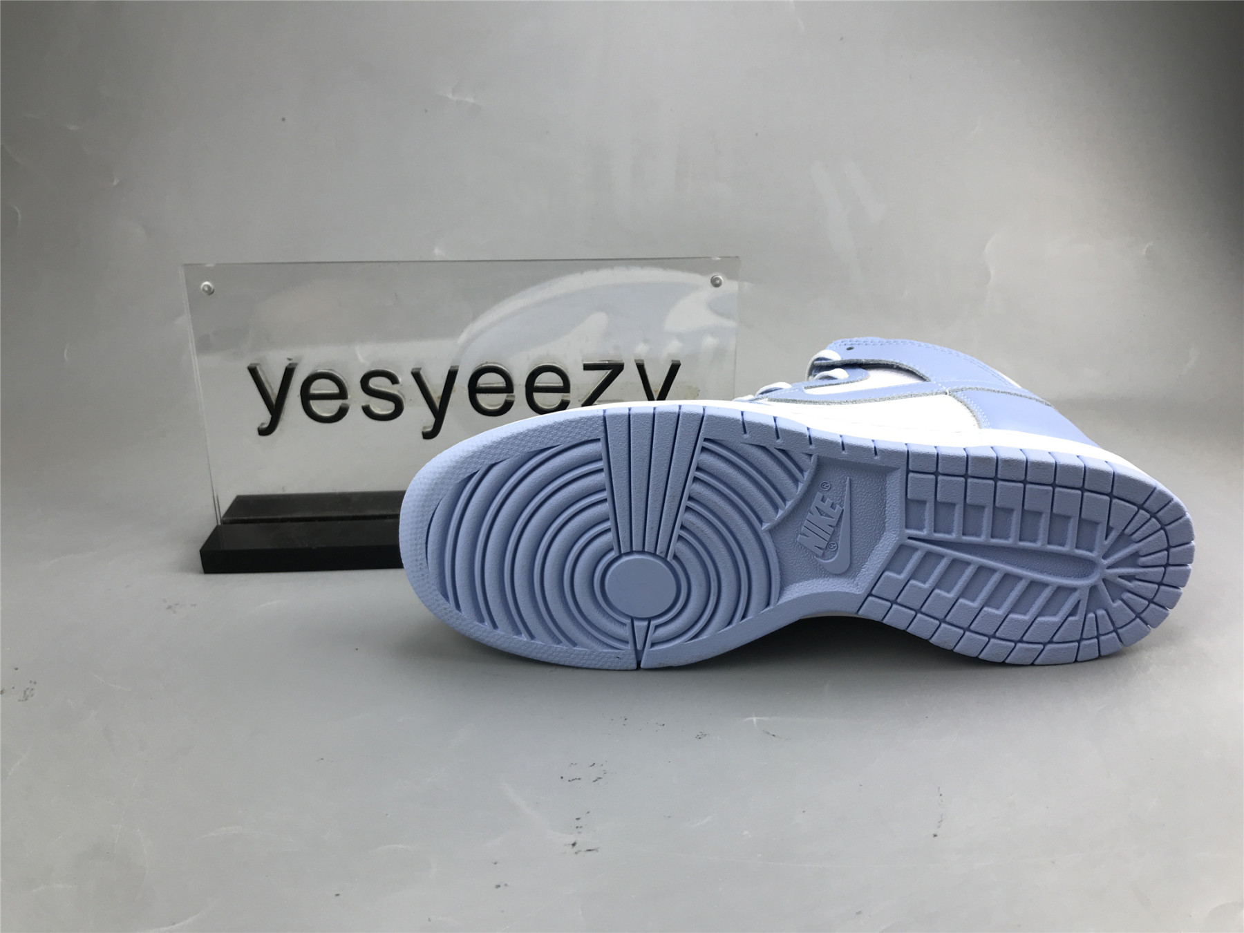 UA NIKE WMNS DUNK HIGH 