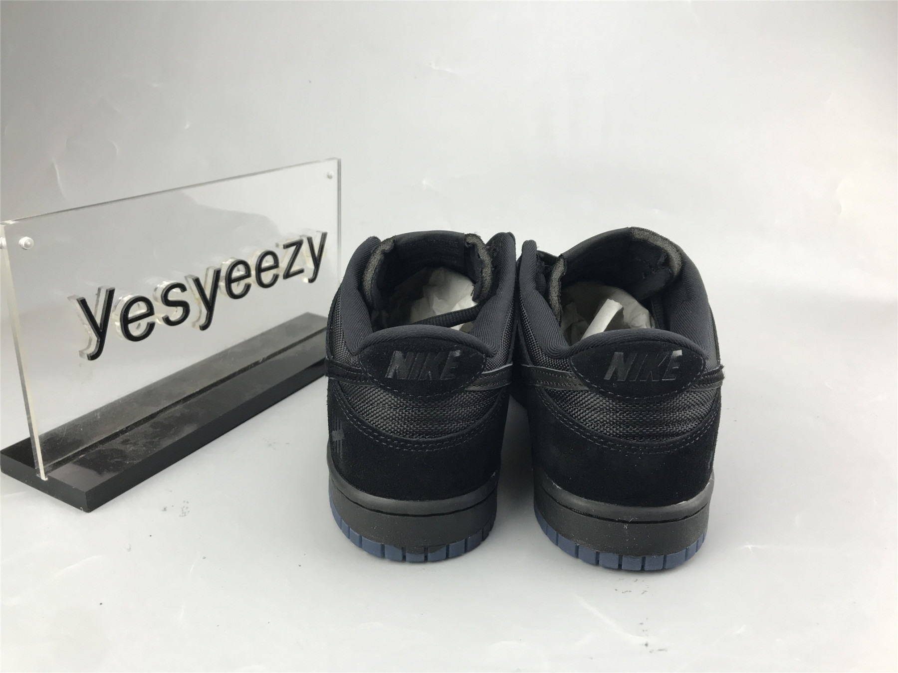 UA NIKE UNDEFEATED X DUNK LOW 