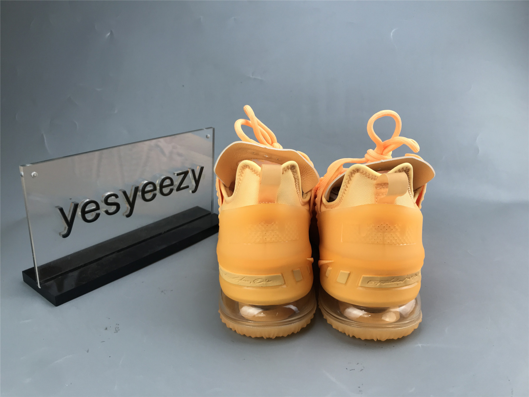 UA NIKE LEBRON 18 EP 