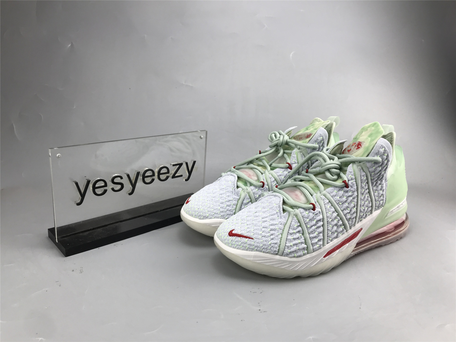 UA NIKE LEBRON 18 EP 