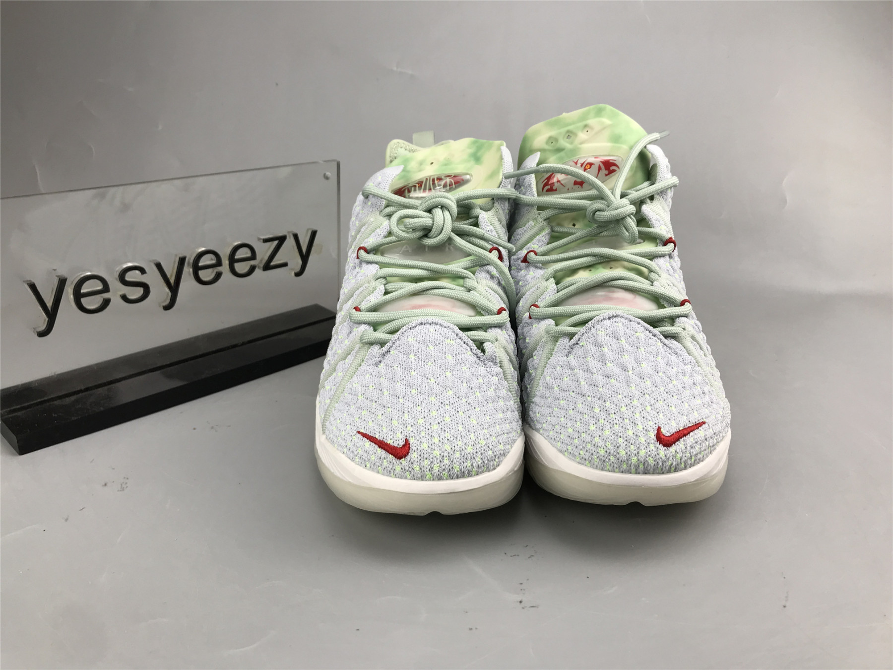 UA NIKE LEBRON 18 EP 