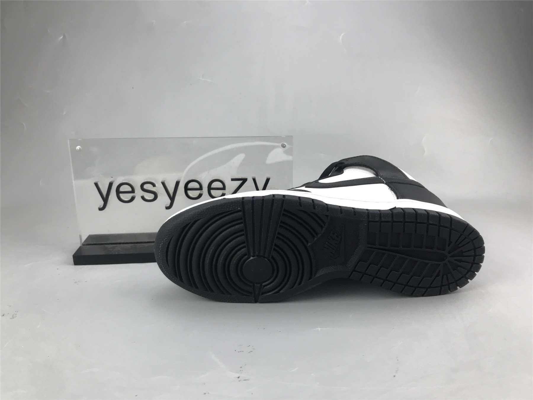 UA NIKE WMNS DUNK HIGH 