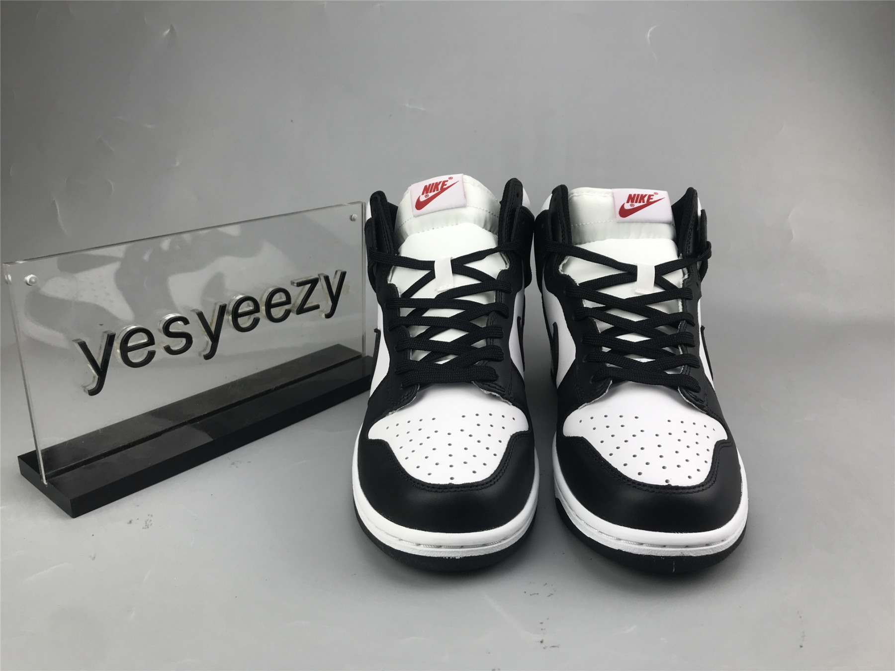 UA NIKE WMNS DUNK HIGH 