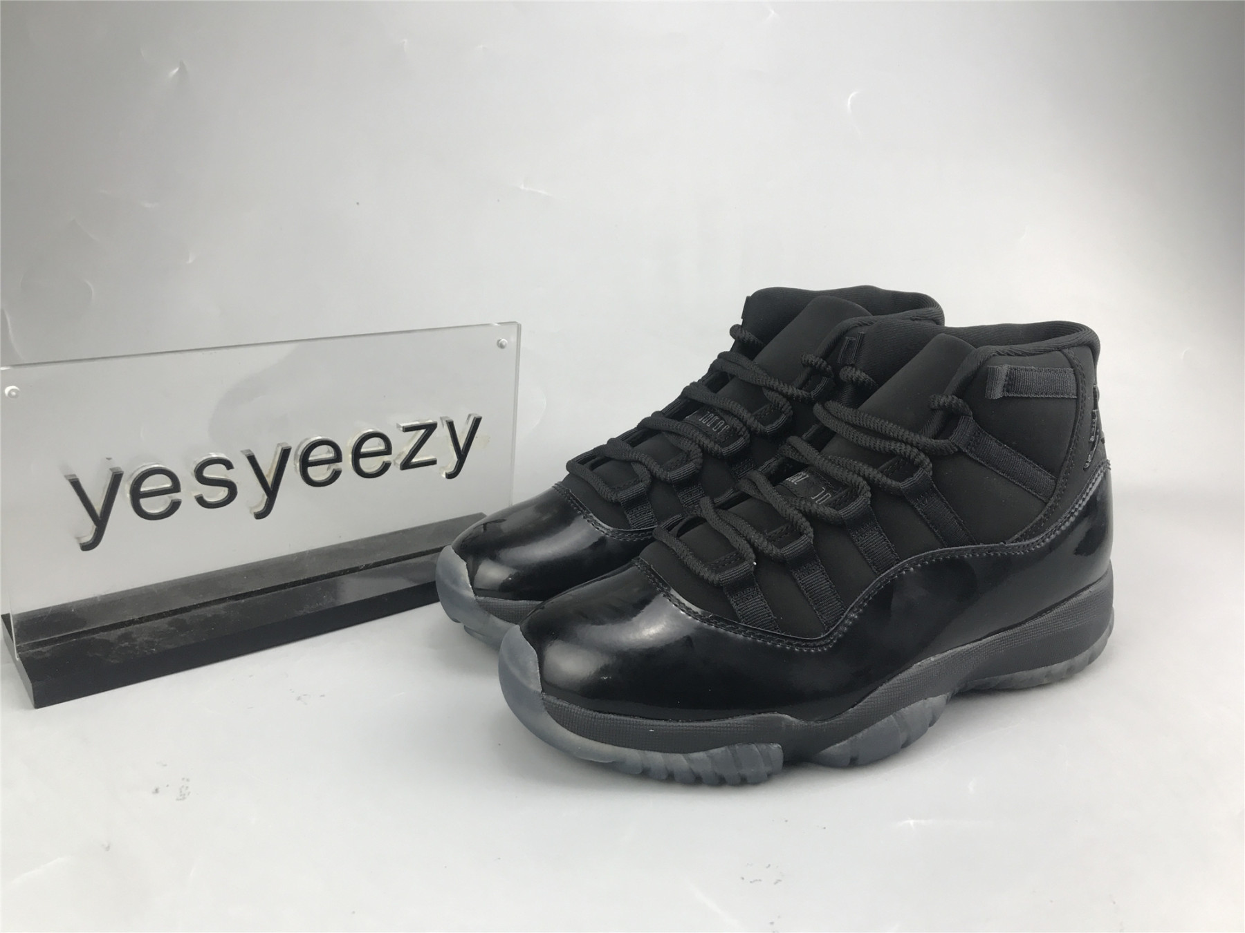 UA AIR JORDAN 11 RETRO 