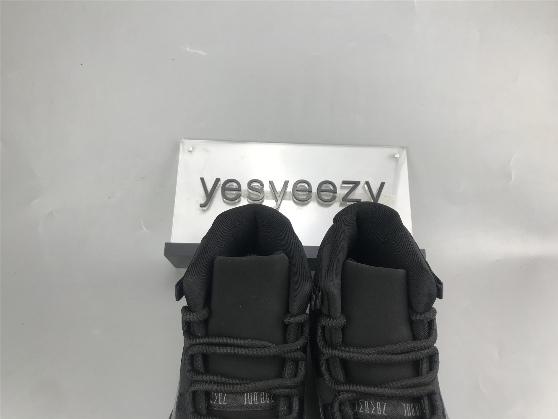 UA AIR JORDAN 11 RETRO 