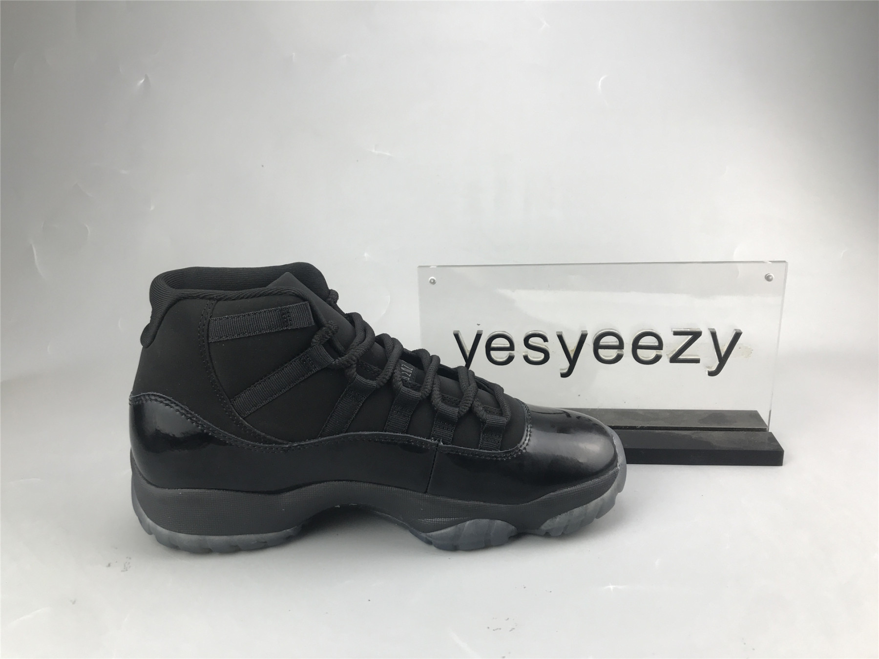 UA AIR JORDAN 11 RETRO 