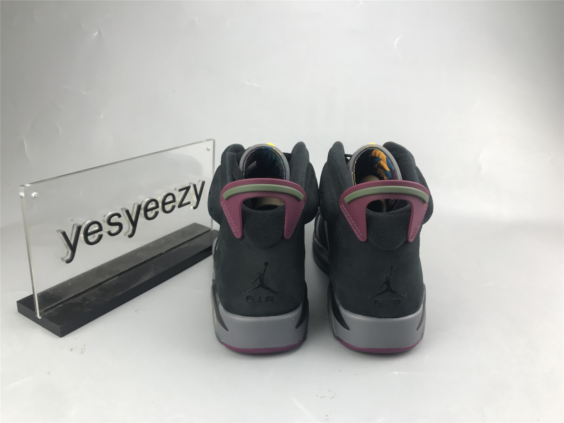 UA AIR JORDAN 6 RETRO 