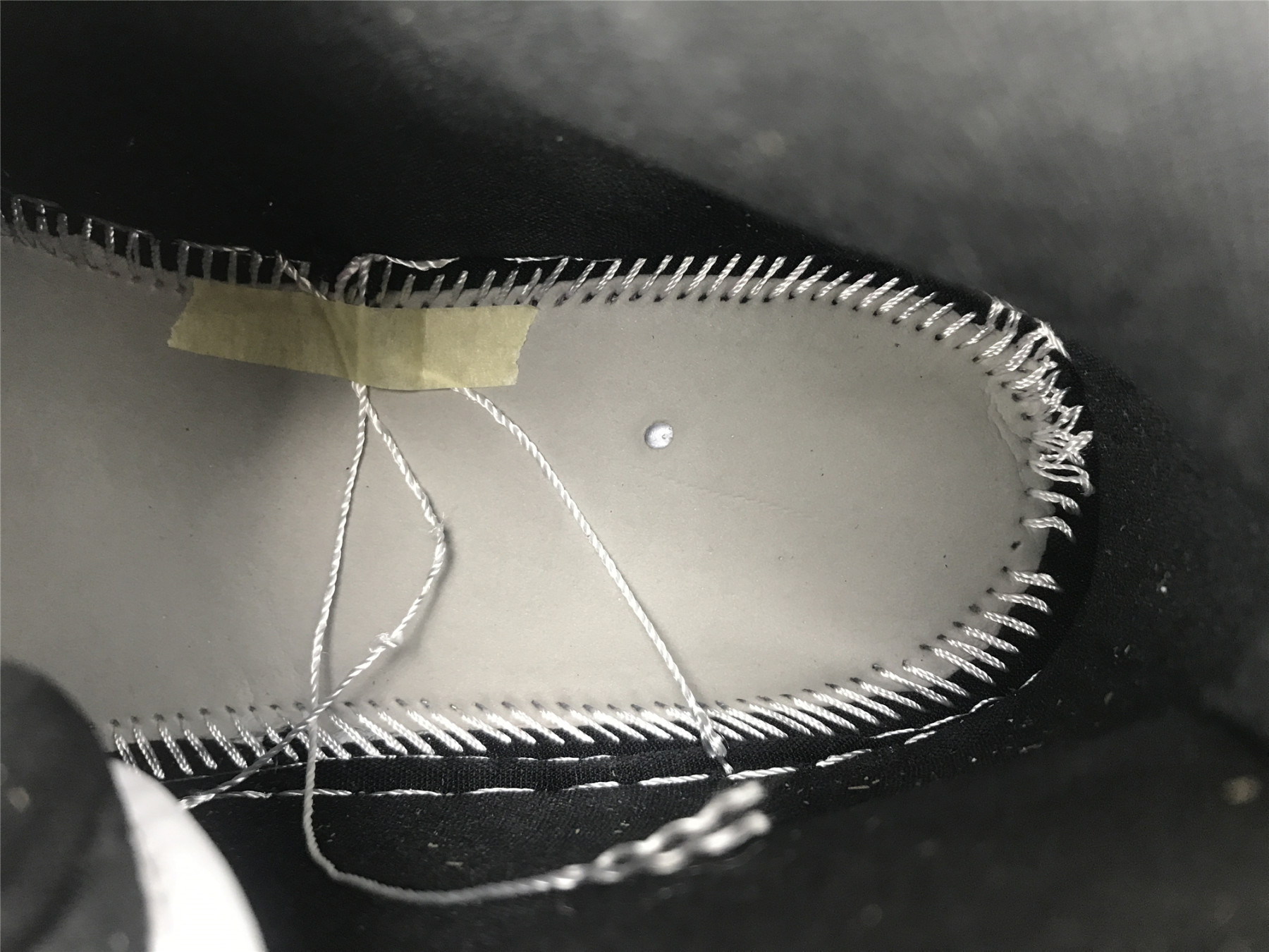 UA WMNS AIR JORDAN 1 MID SE 