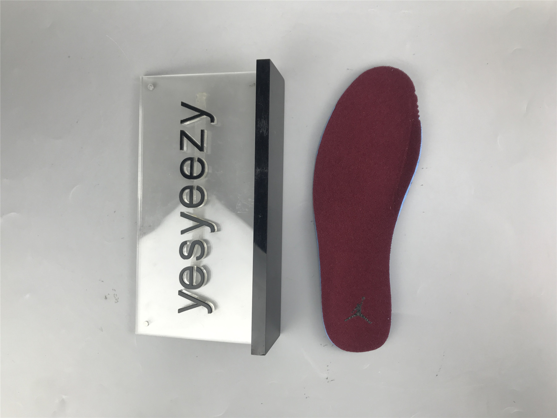 UA WMNS AIR JORDAN 1 MID SE 