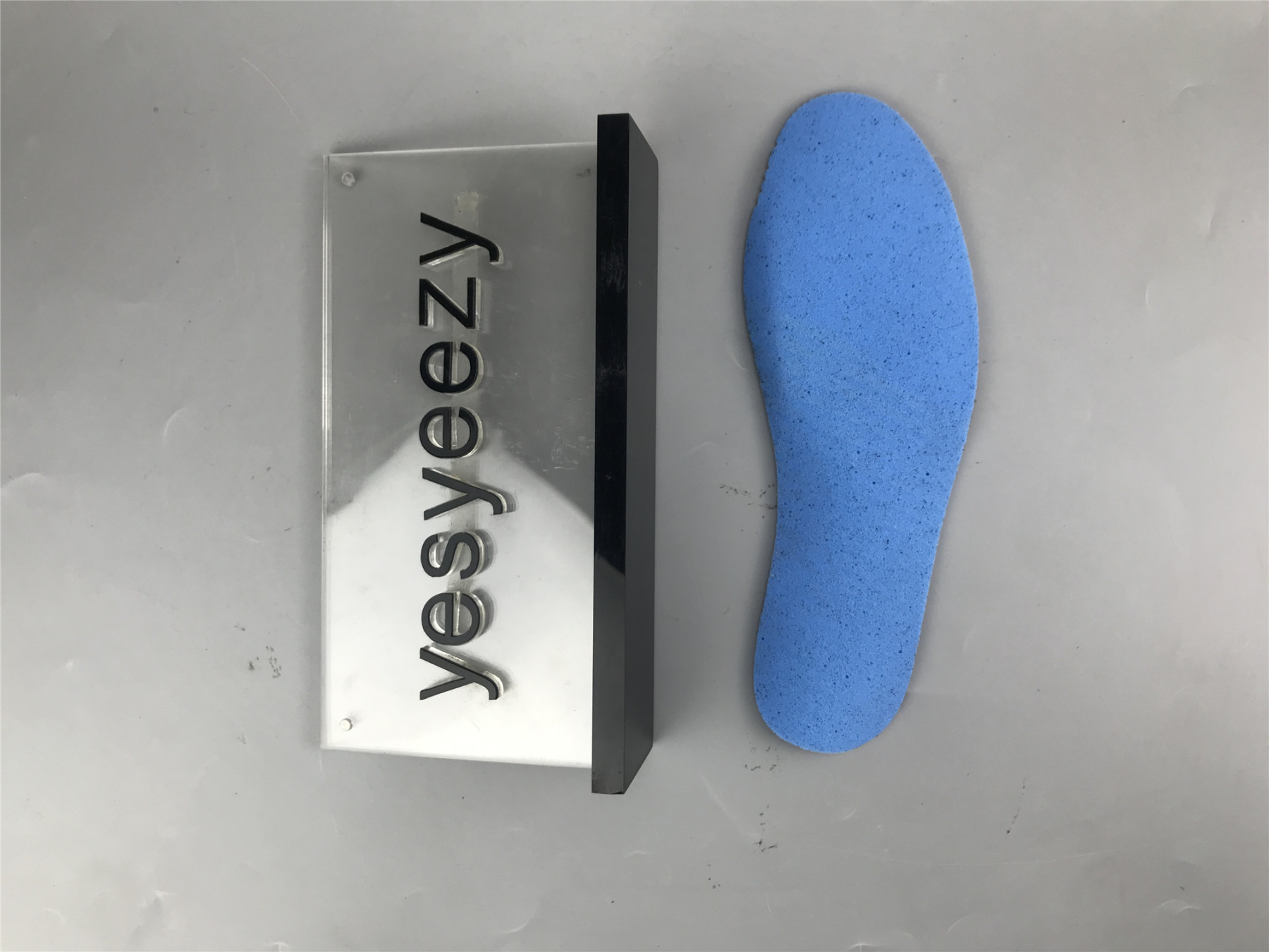 UA WMNS AIR JORDAN 1 MID SE 