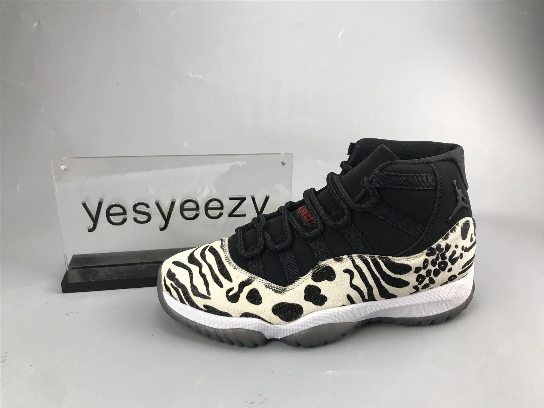 UA WMNS AIR JORDAN 11 RETRO 