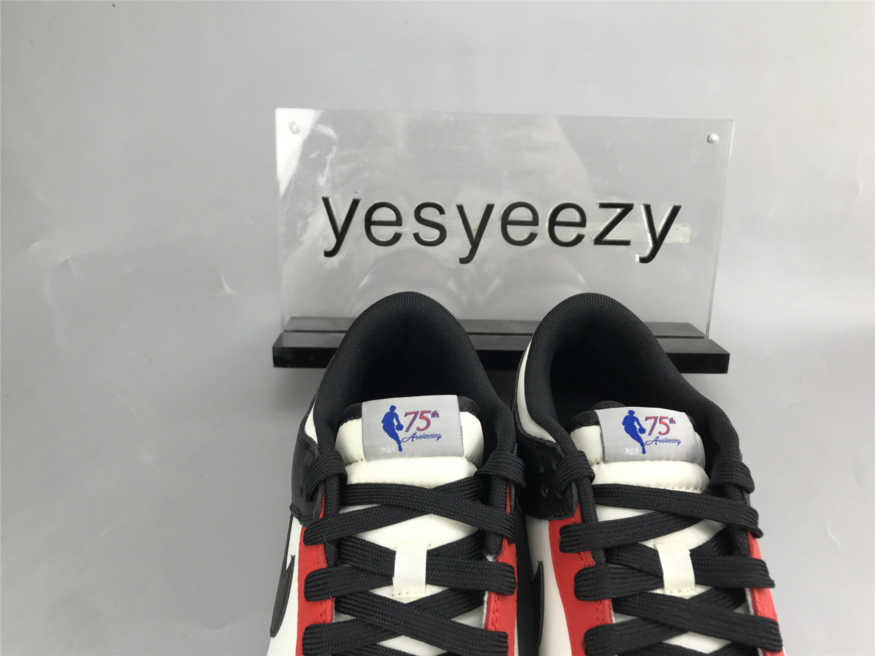 UA NIKE DUNK LOW EMB NBA 75TH ANNIVERSARY - CHICAGO