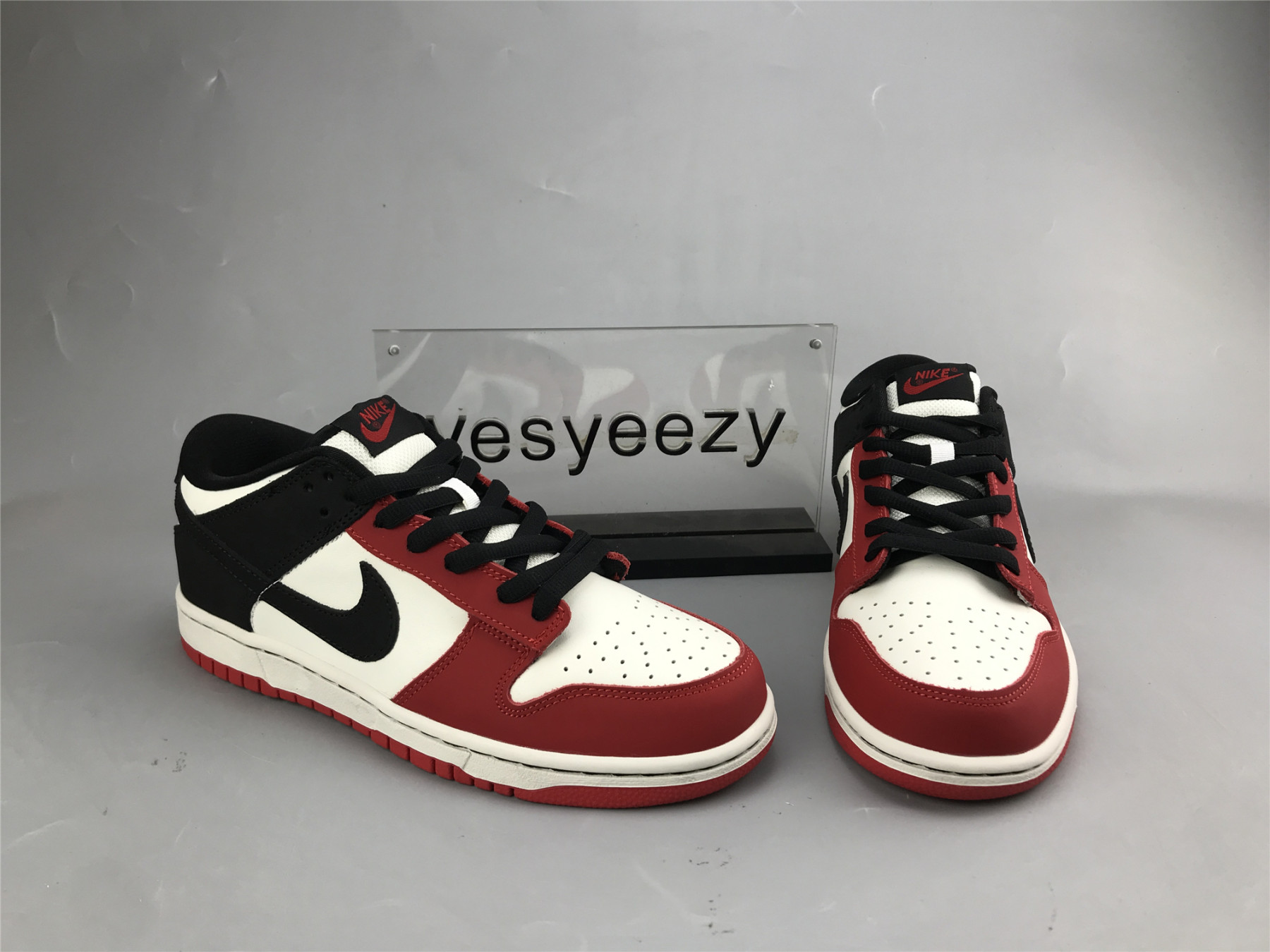 UA NIKE SB DUNK LOW UNIVERSITY RED