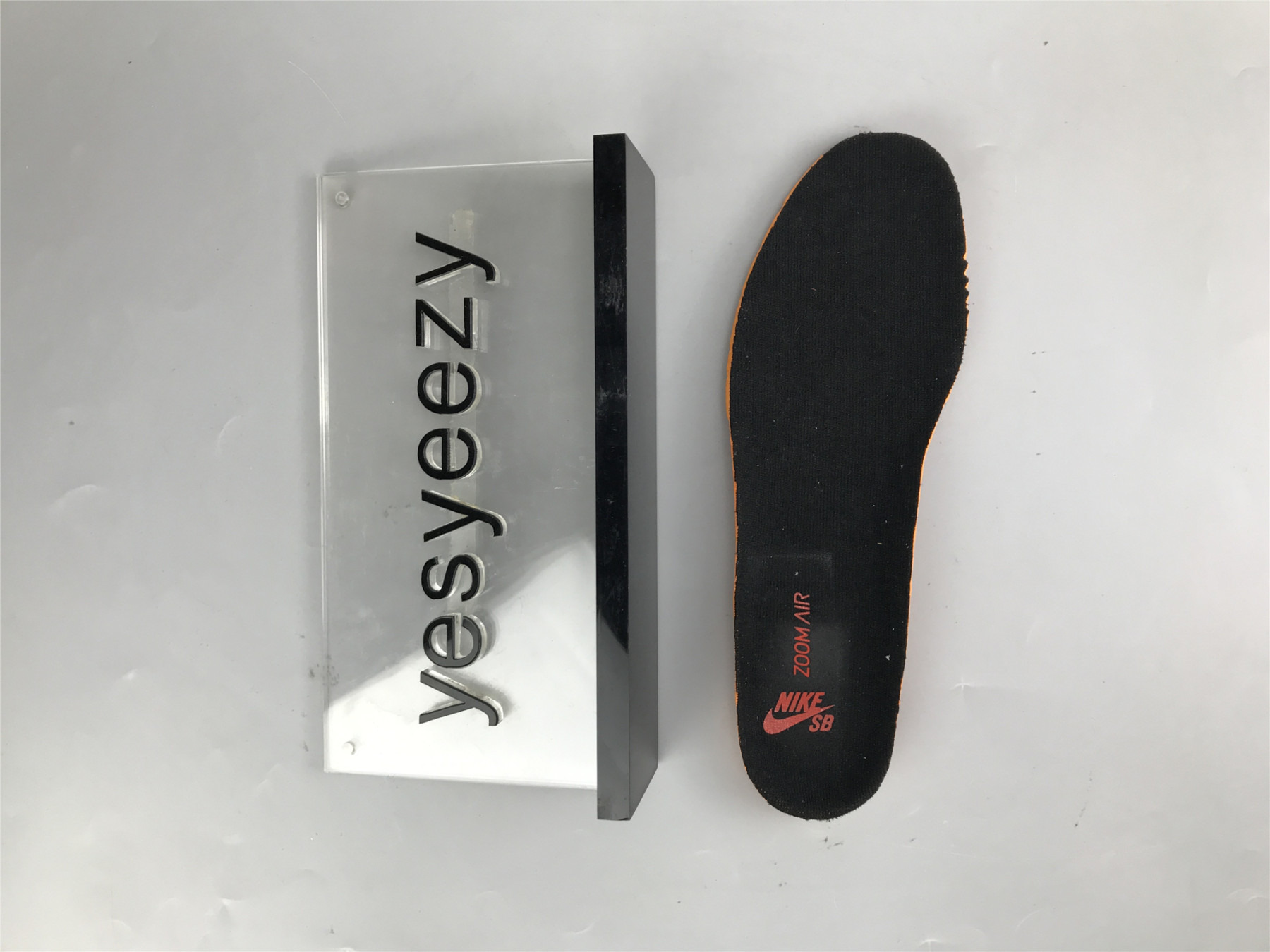 UA NIKE SB DUNK LOW UNIVERSITY RED