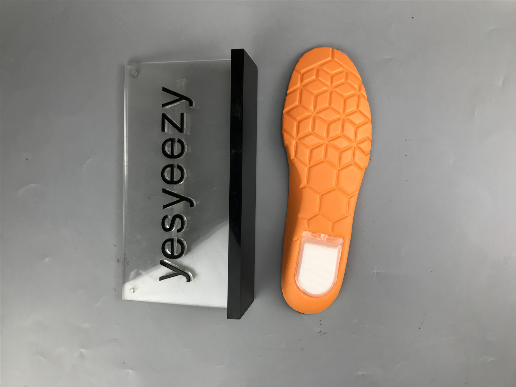 UA NIKE SB DUNK LOW UNIVERSITY RED