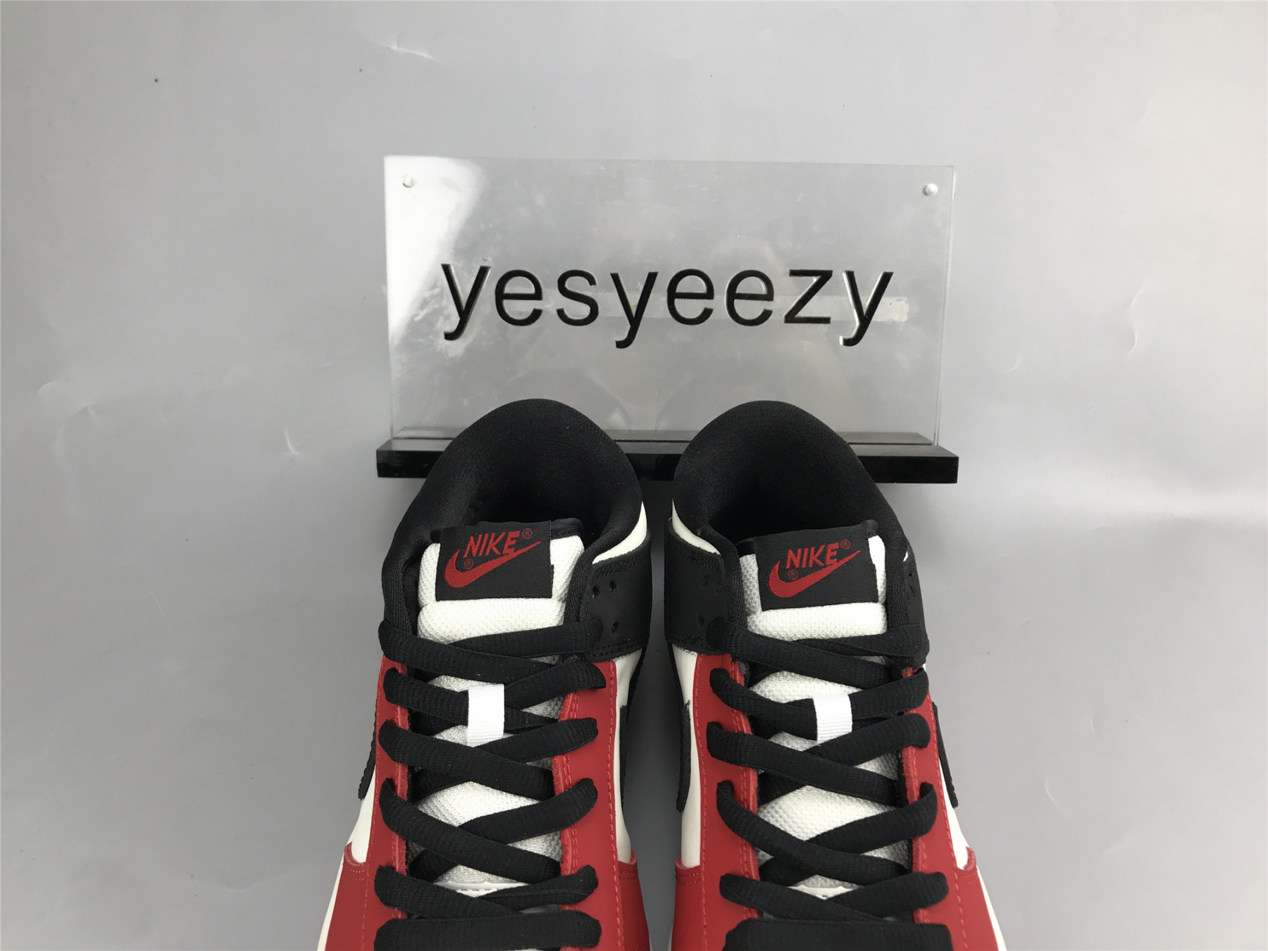 UA NIKE SB DUNK LOW UNIVERSITY RED