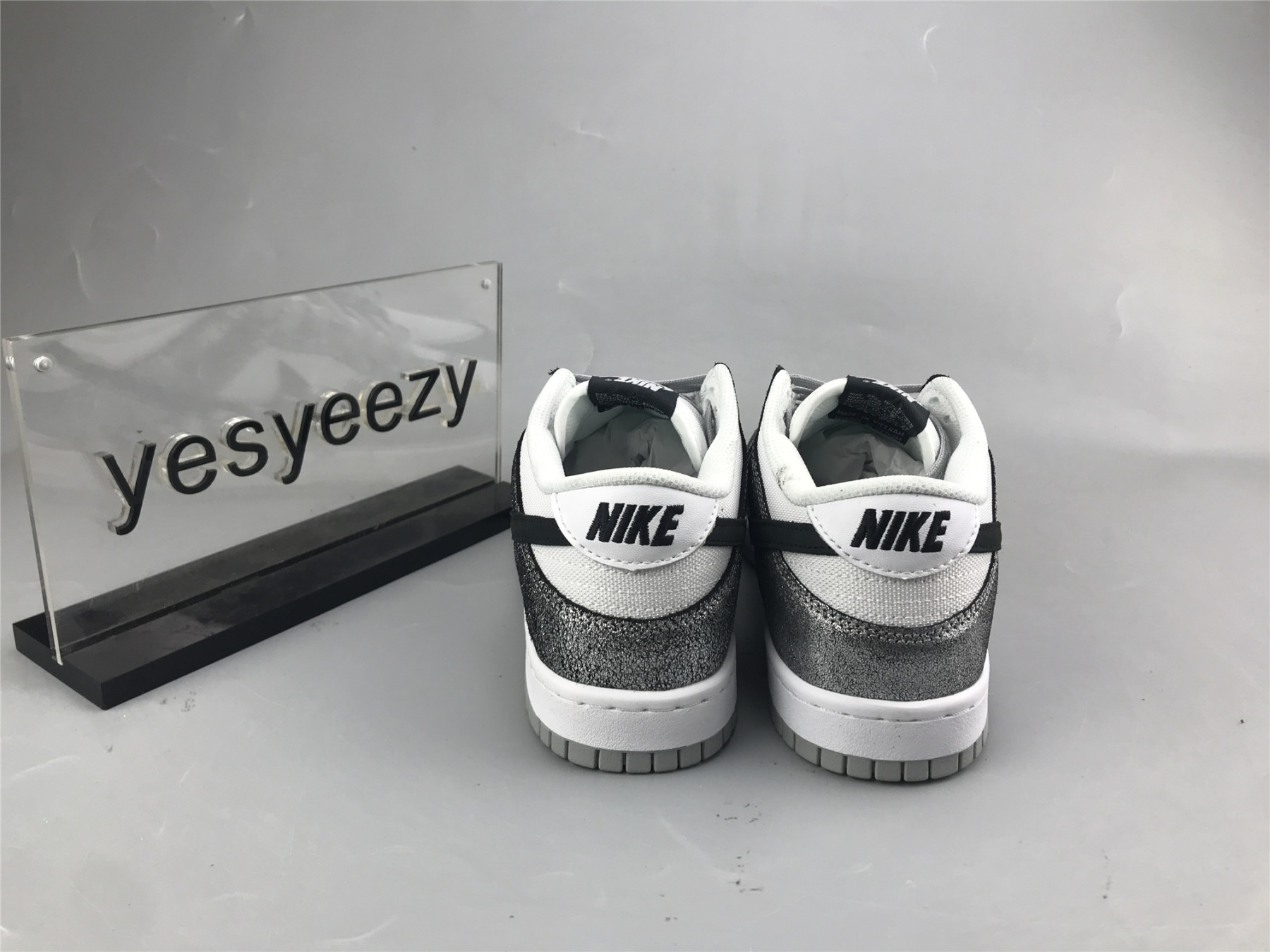 UA NIKE WMNS DUNK LOW 