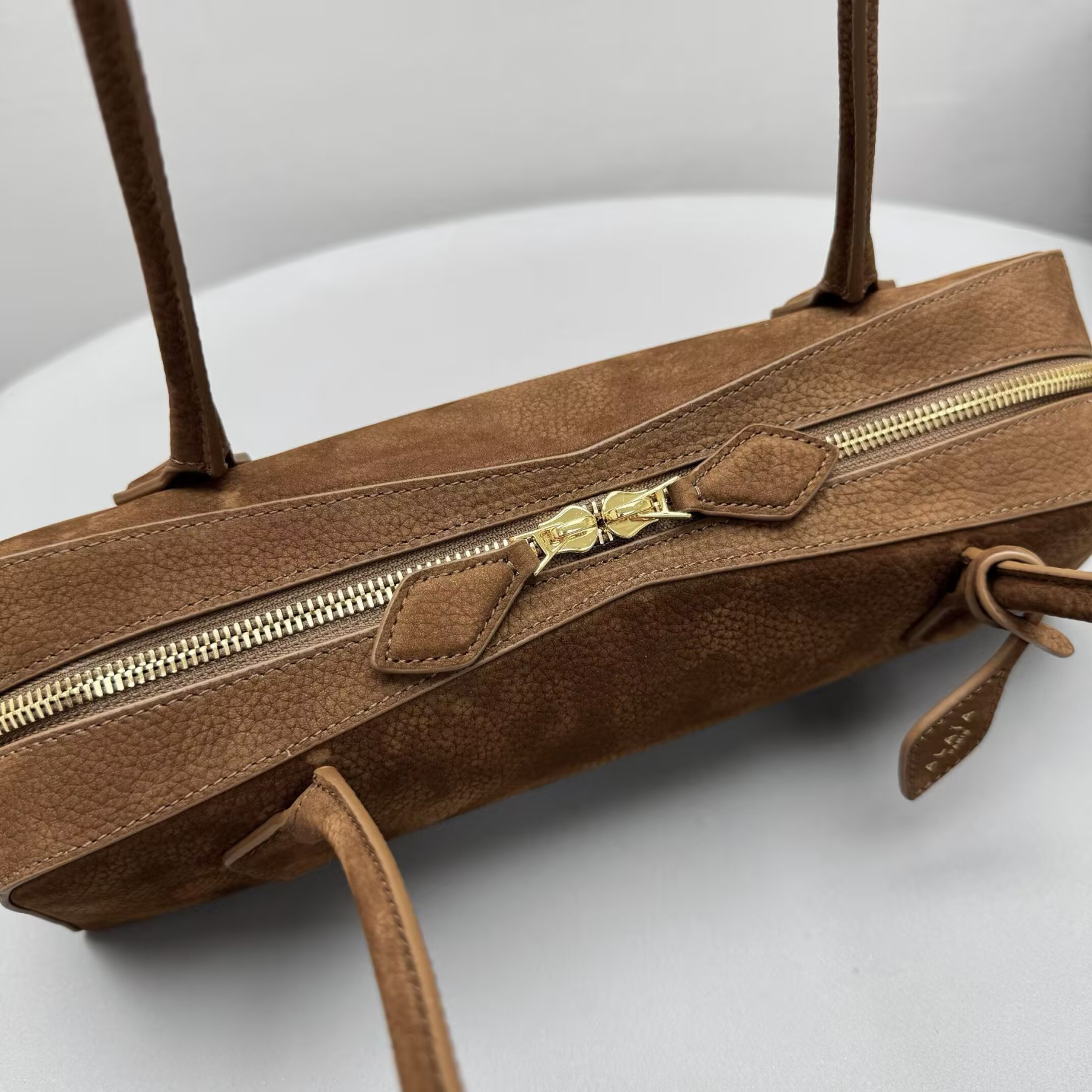 ALAÏA LE TECKEL MEDIUM BAG 33x11x10cm