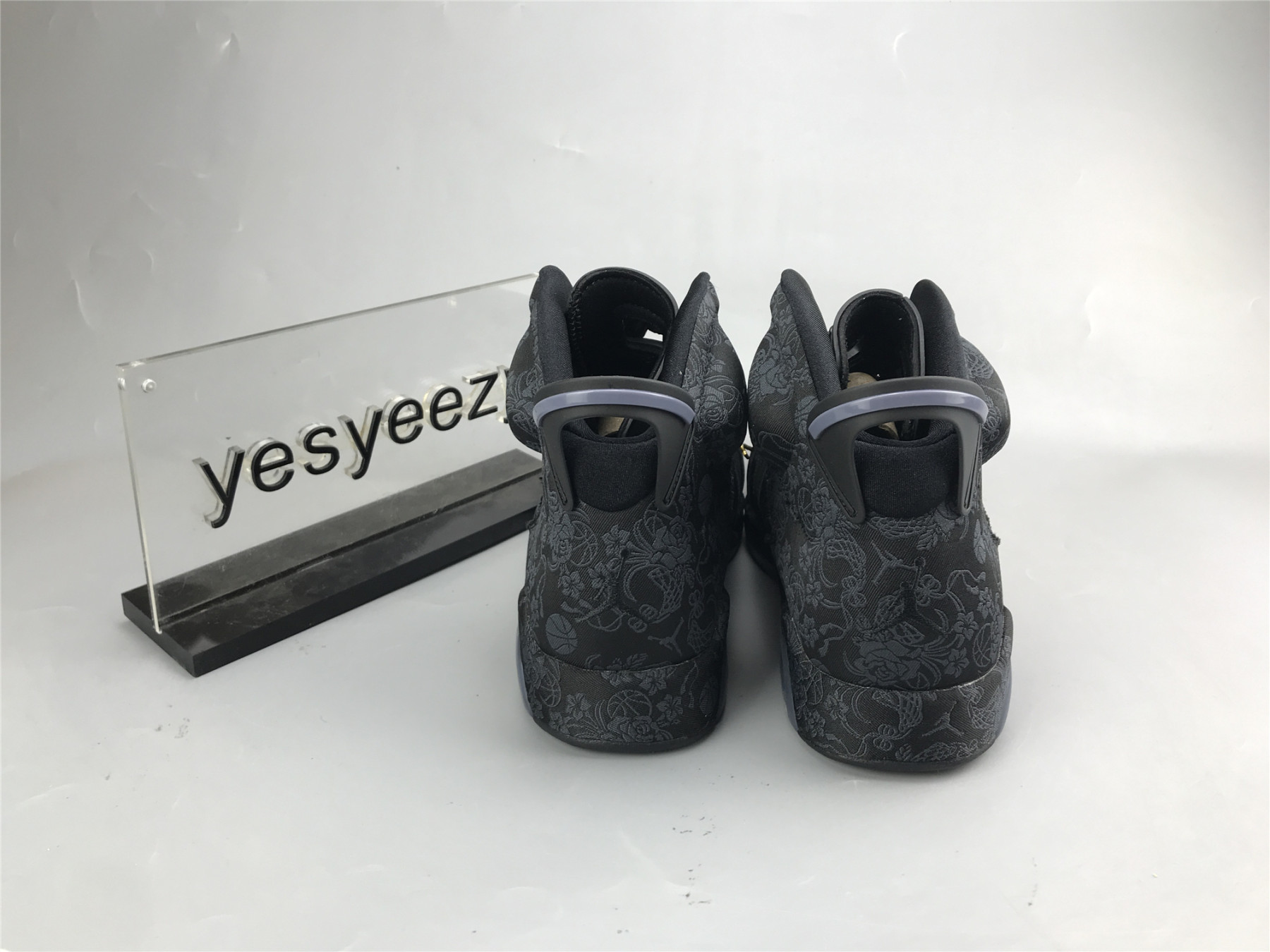 UA WMNS AIR JORDAN 6 RETRO 