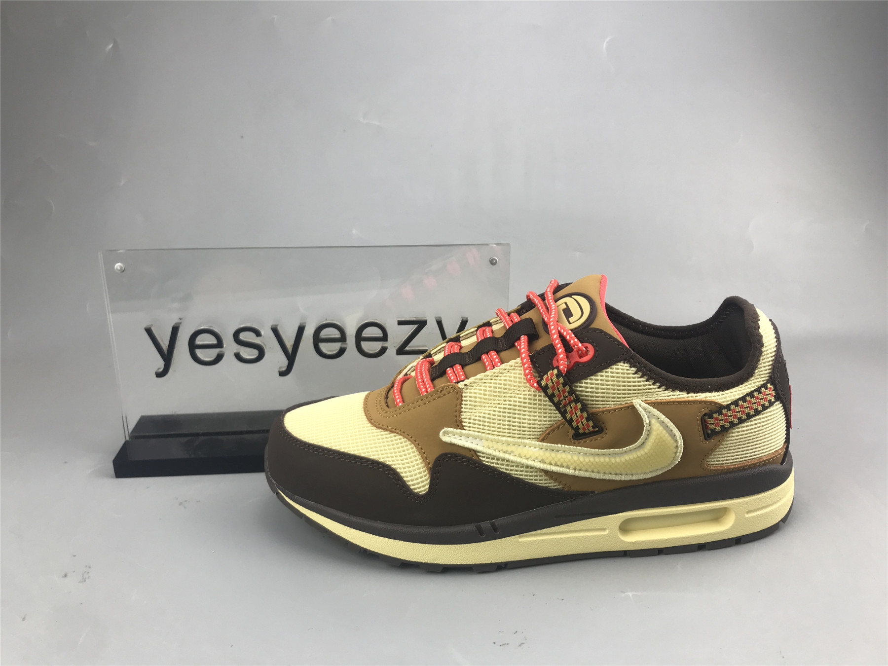 UA NIKE TRAVIS SCOTT X AIR MAX 1 