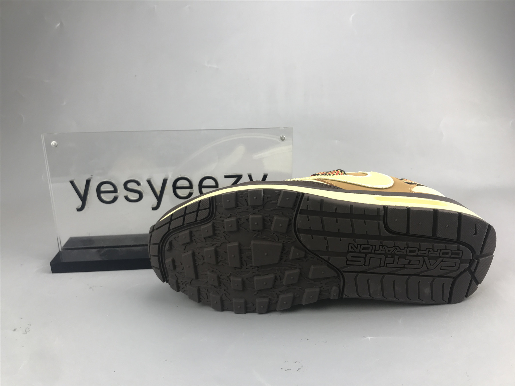 UA NIKE TRAVIS SCOTT X AIR MAX 1 