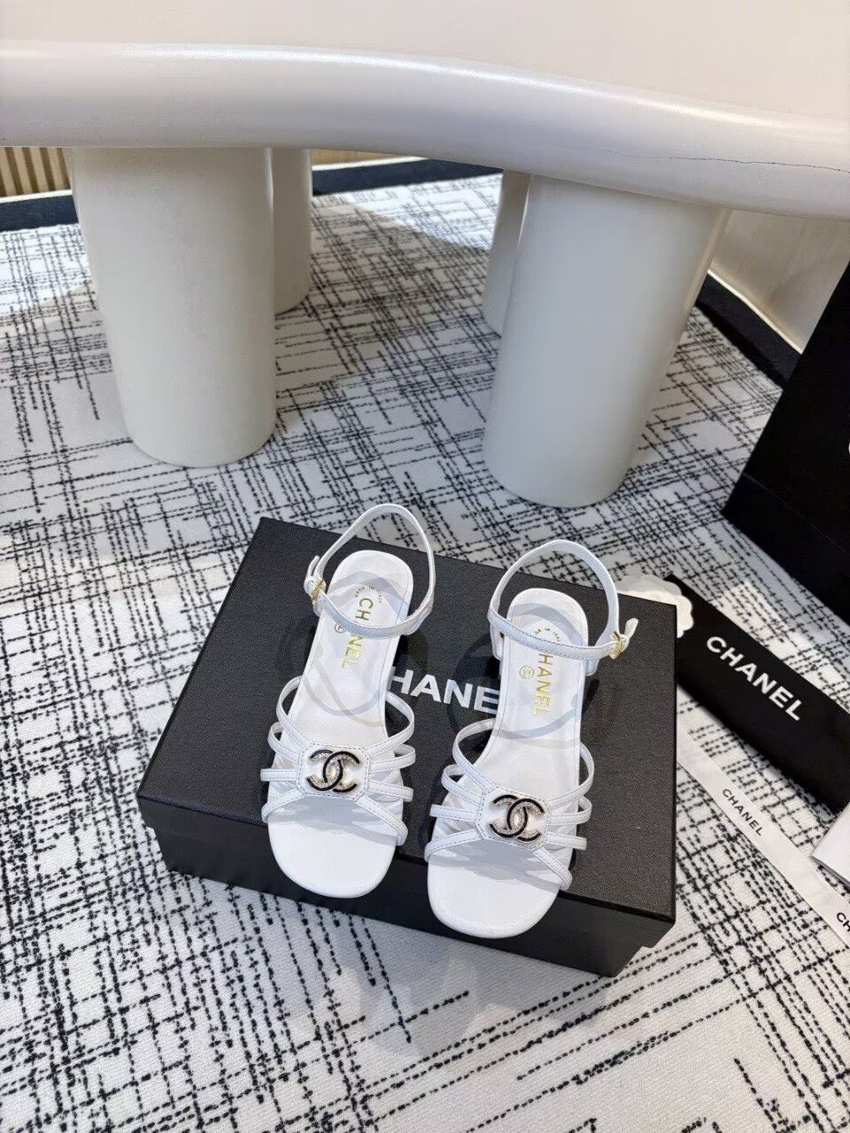 ua Ch**el sandals