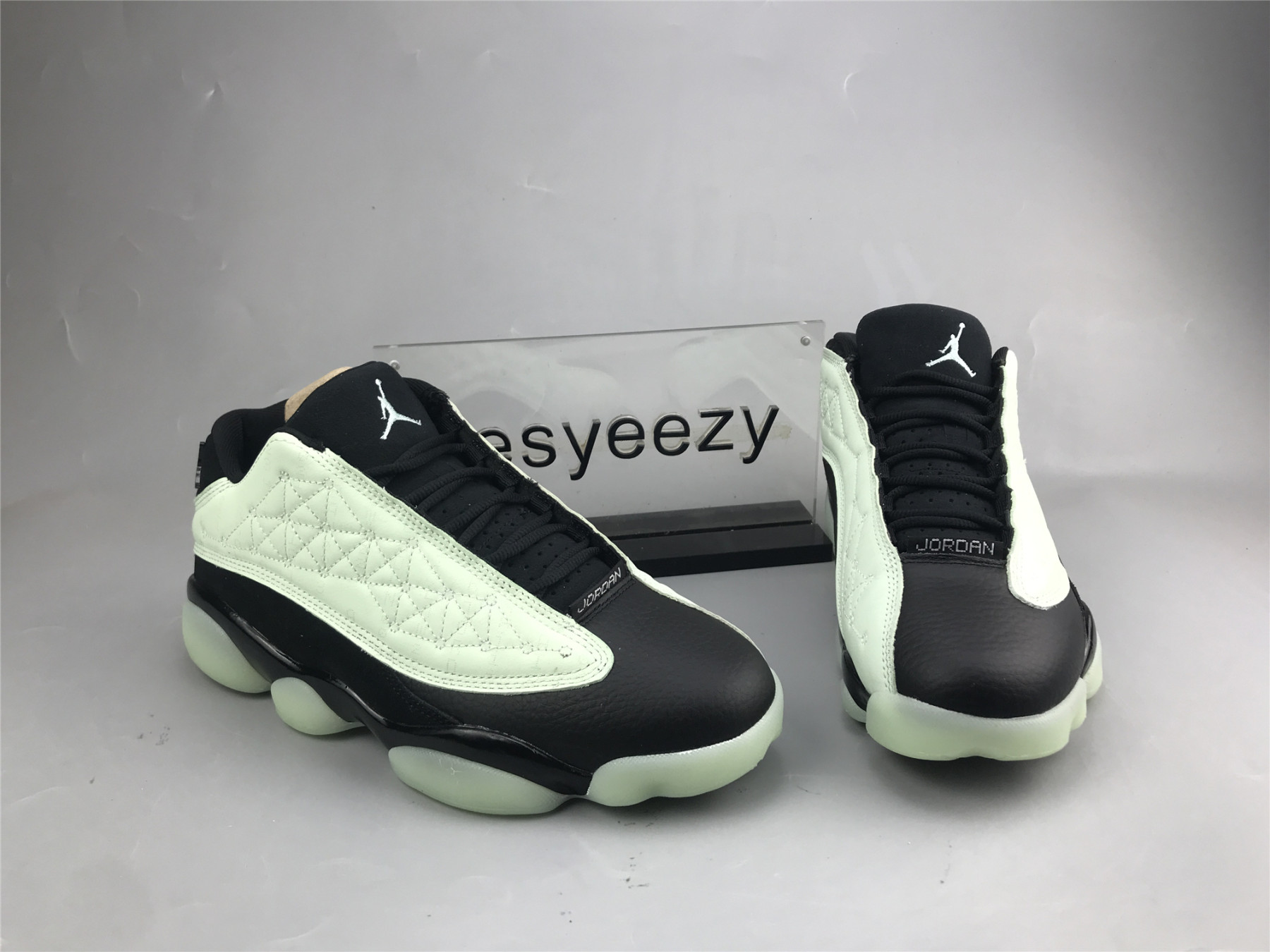 UA AIR JORDAN 13 RETRO LOW 