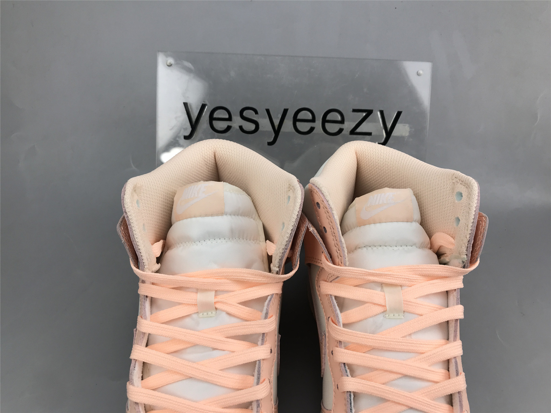 UA NIKE WMNS DUNK HIGH 