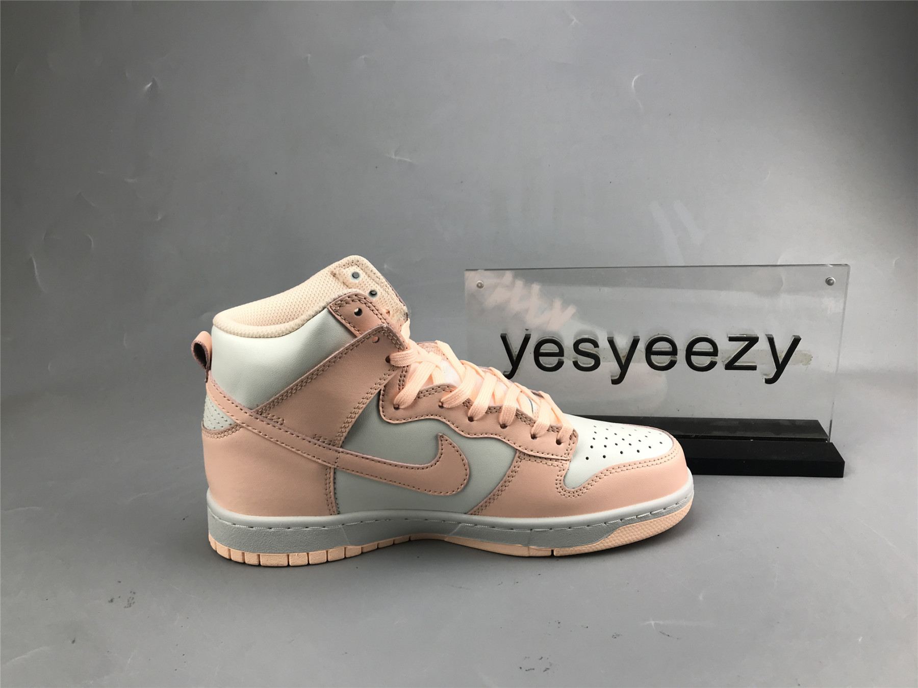 UA NIKE WMNS DUNK HIGH 