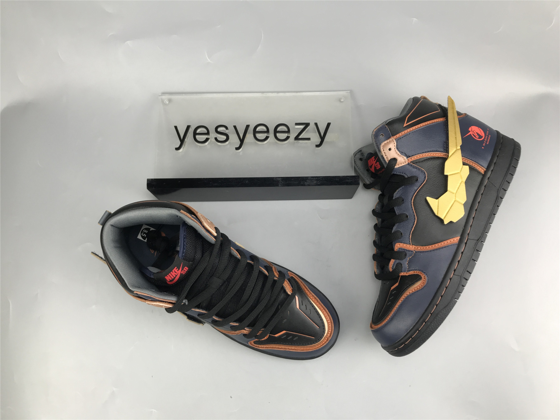 UA NIKE GUNDAM X DUNK HIGH SB 