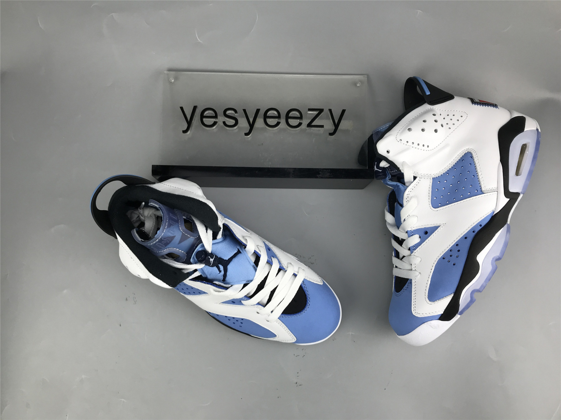 UA AIR JORDAN 6 RETRO 