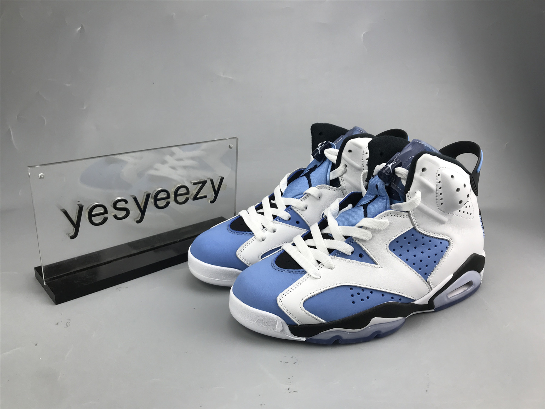 UA AIR JORDAN 6 RETRO 