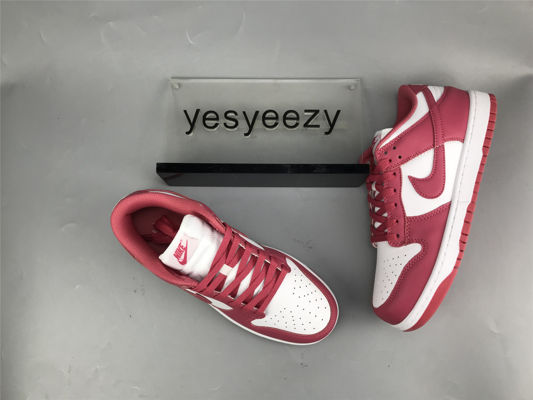 UA NIKE WMNS DUNK LOW 