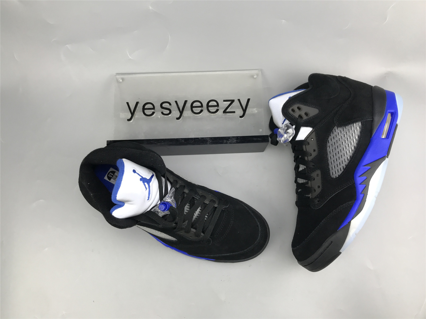 UA AIR JORDAN 5 RETRO 