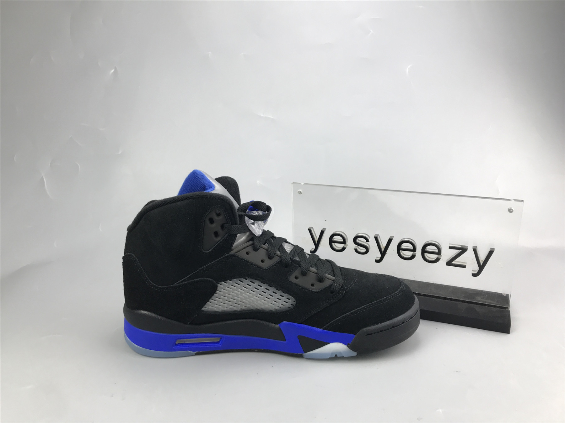 UA AIR JORDAN 5 RETRO 