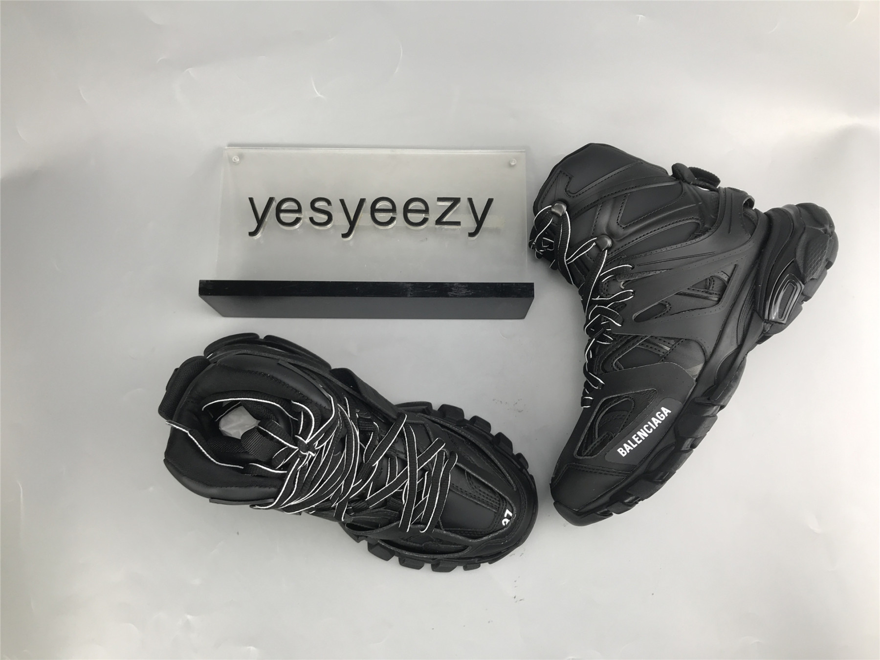 UA TRACK HIKE BLACK