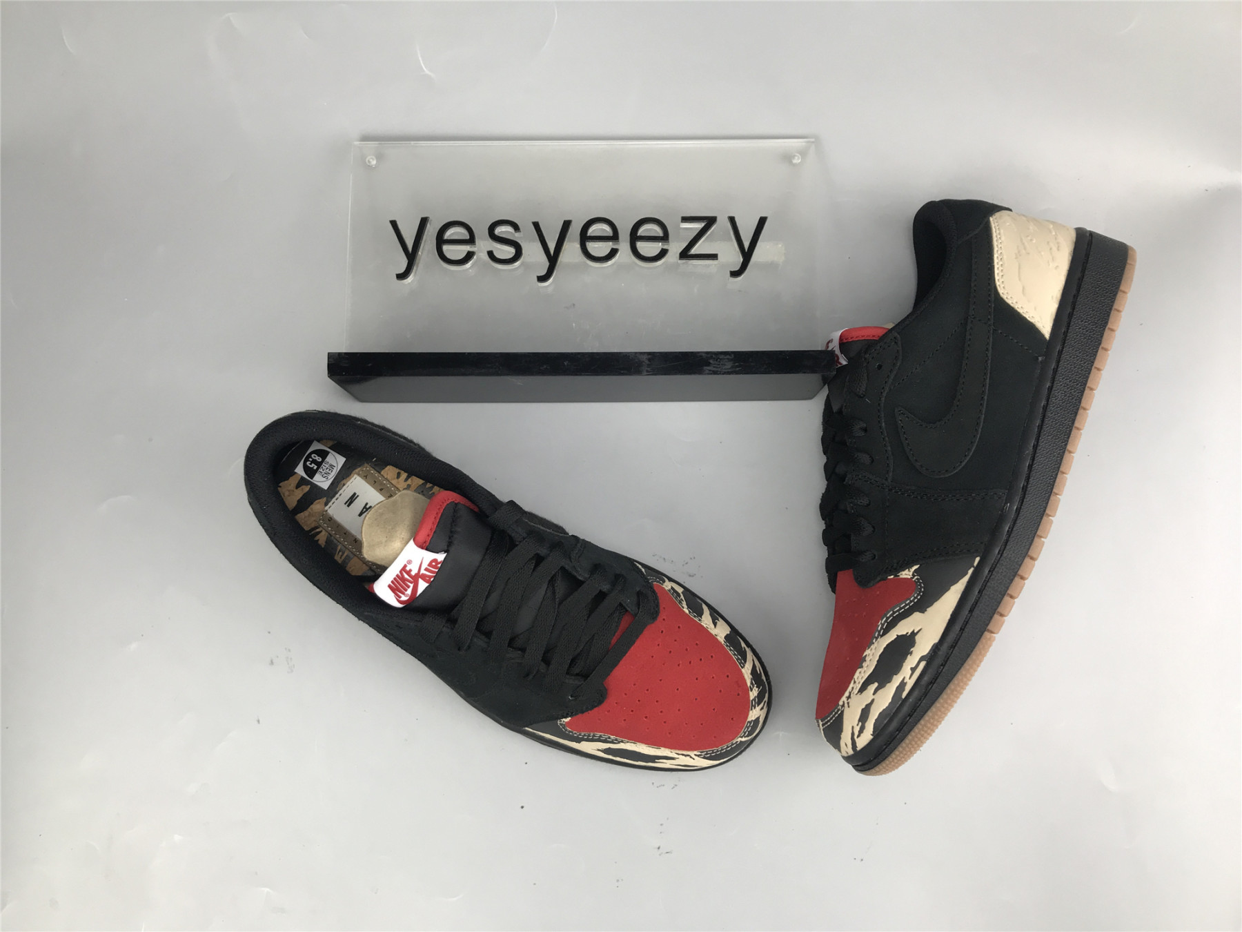 UA SOLEFLY X AIR JORDAN 1 LOW â€œCARNIVORE"