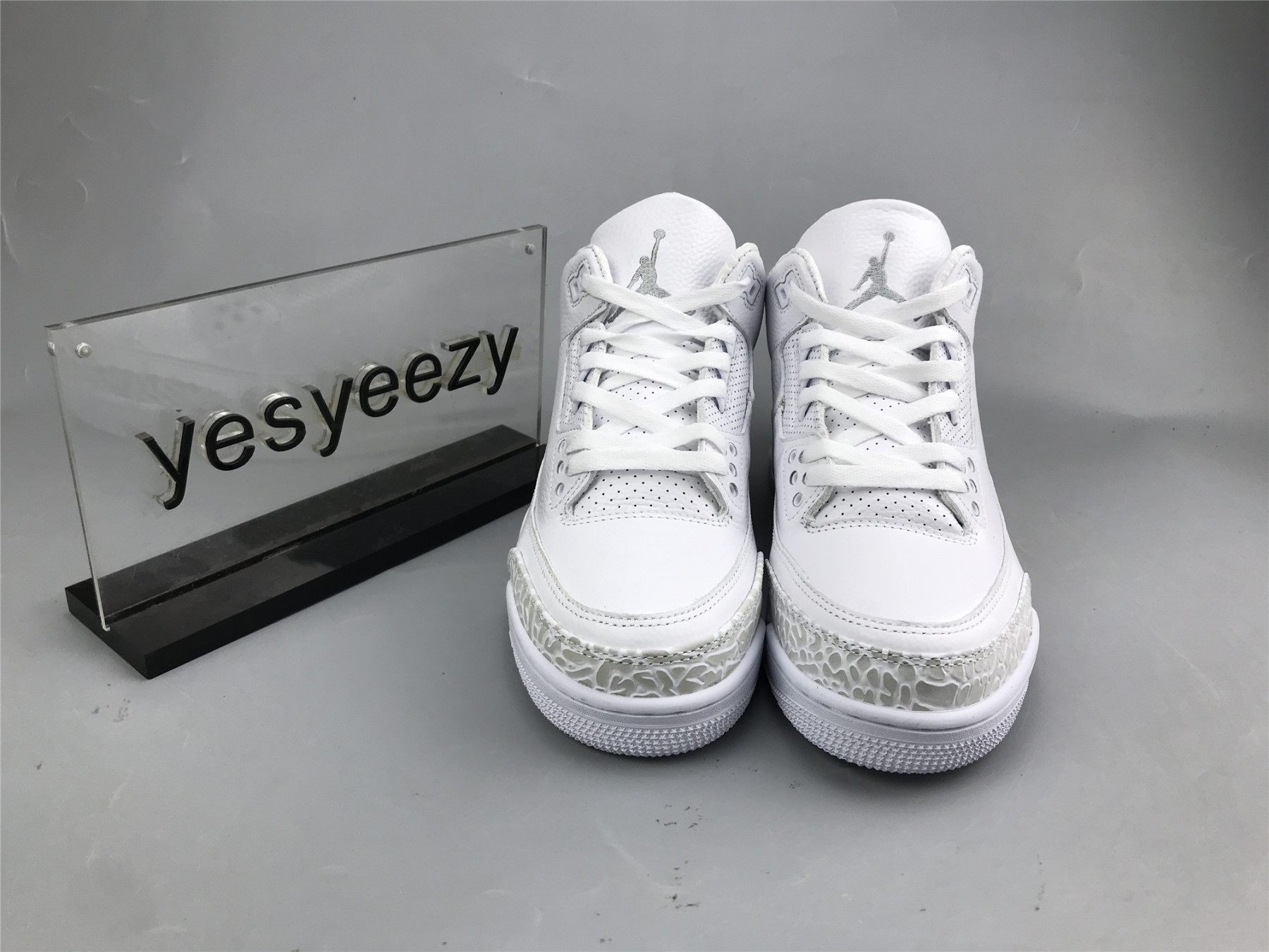 UA AIR JORDAN 3 RETRO 