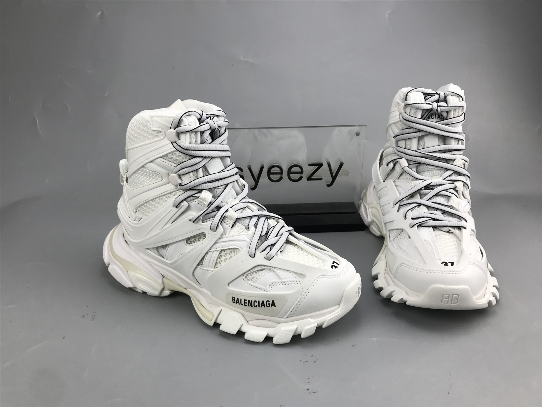 UA TRACK HIKE WHITE