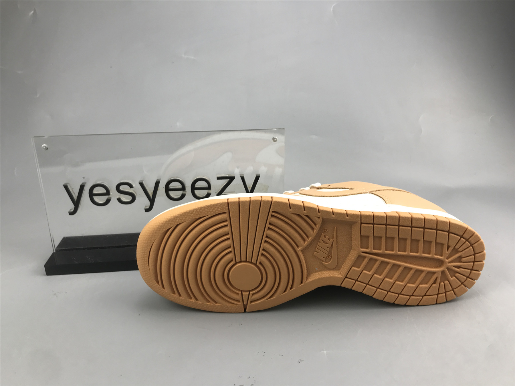 UA NIKE WMNS DUNK LOW 