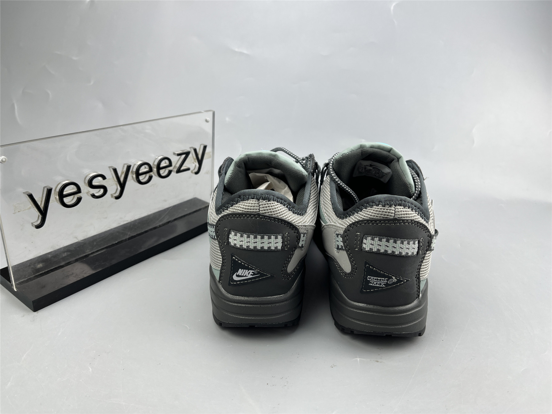 UA TRAVIS SCOTT X NIKE AIR MAX 1 CAVE STONE