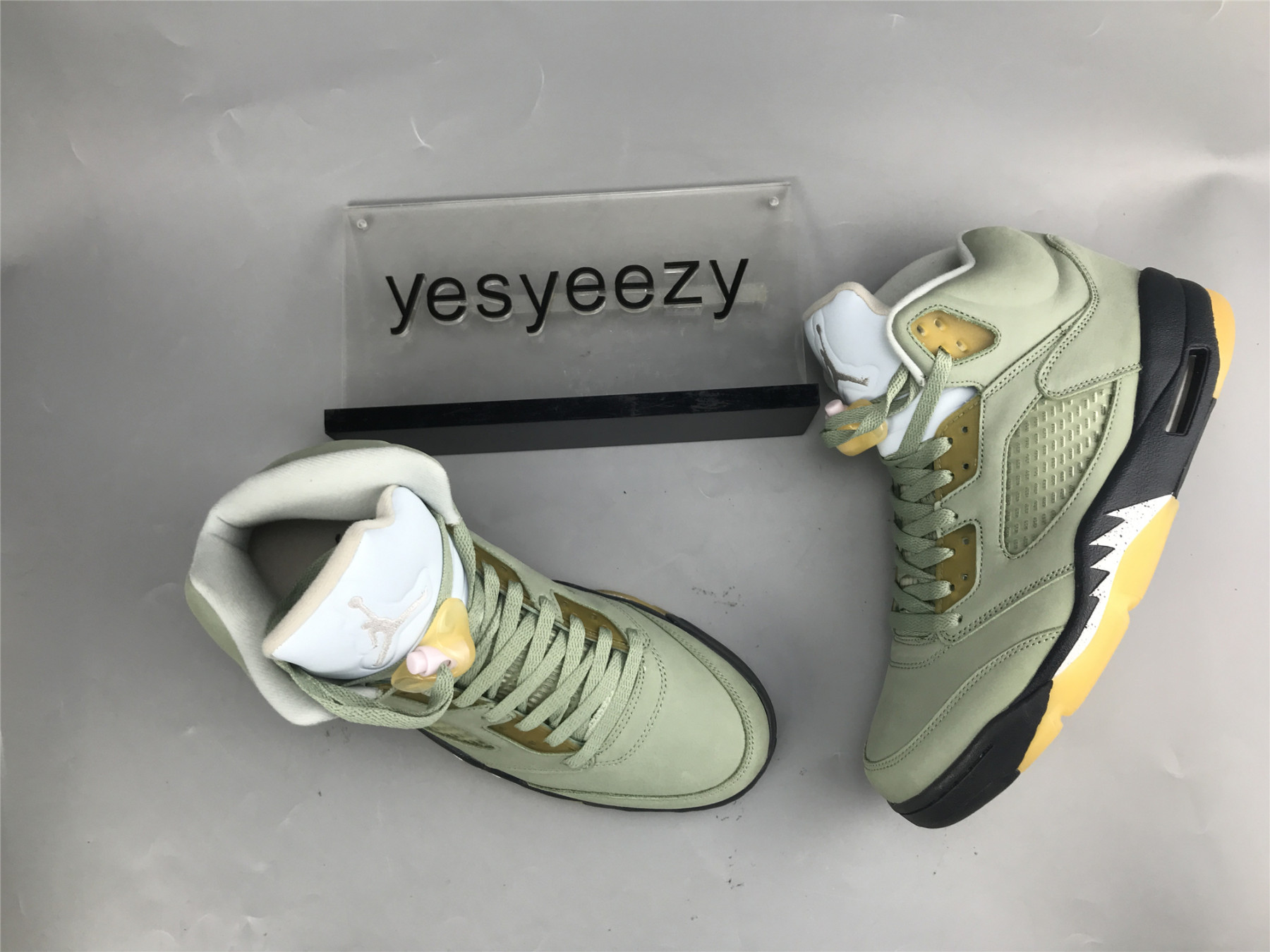 UA AIR JORDAN 5 RETRO 