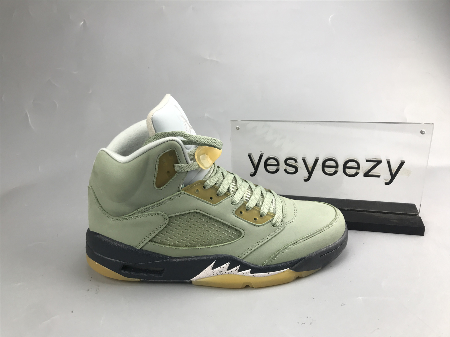 UA AIR JORDAN 5 RETRO 