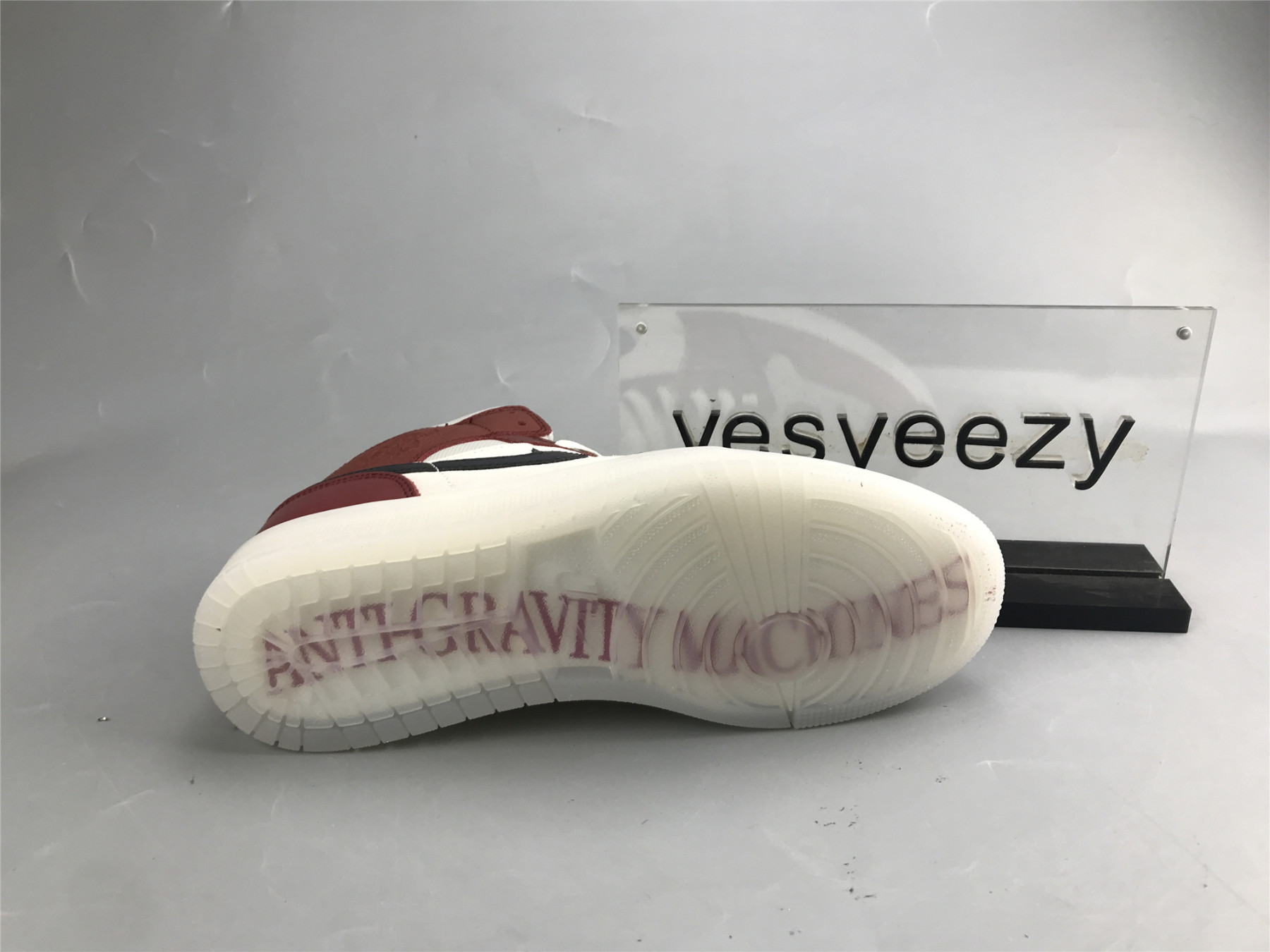 UA WMNS AIR JORDAN 1 MID 