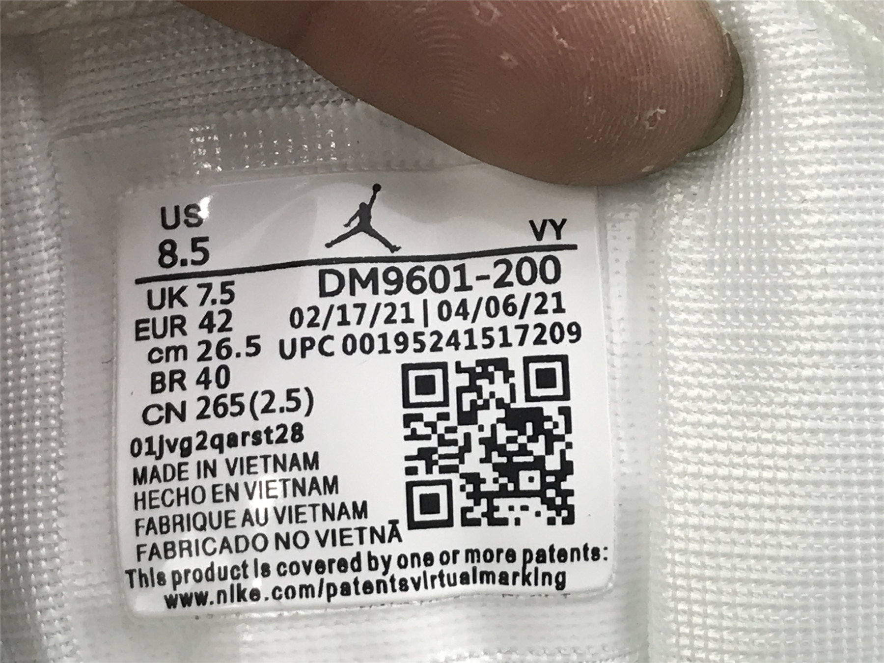 UA WMNS AIR JORDAN 1 MID 