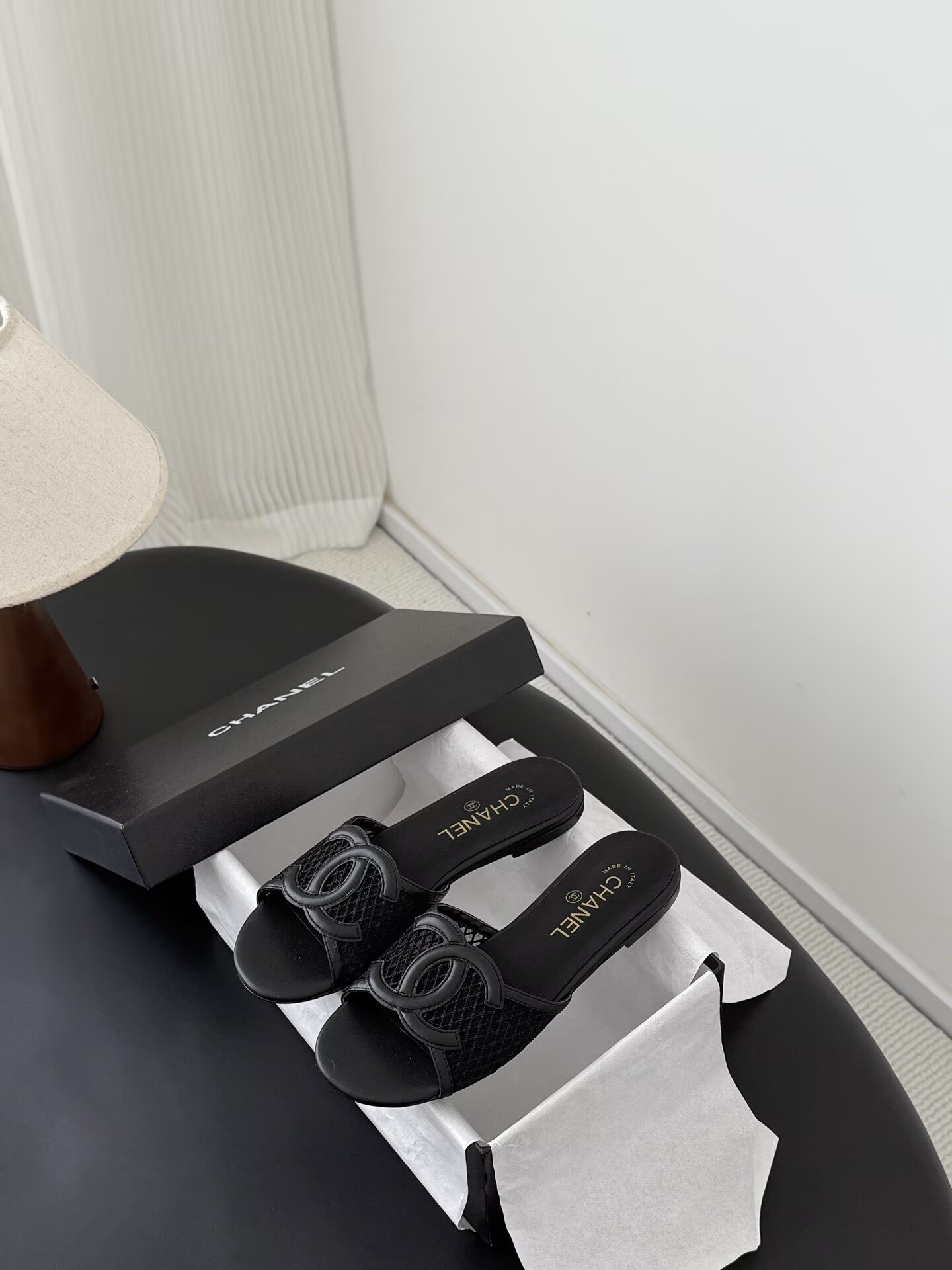 ua Ch**el sandals
