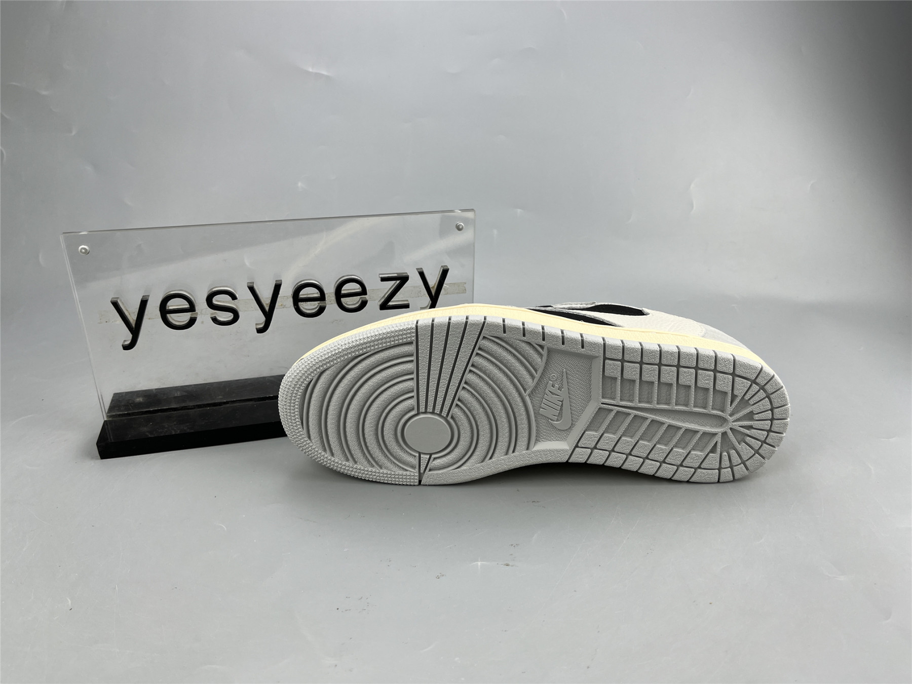 UA TRAVIS SCOTT X AIR JORDAN 1 LOW